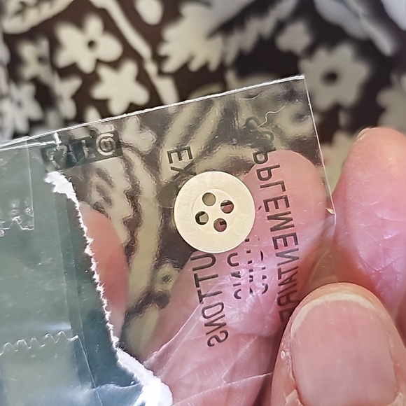 RALPH LAUREN, NWT brown tropical print women's button-down blouse. Size XL - Picture 9 of 12